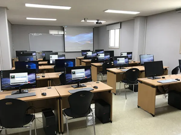 영남인재교육원 실습실