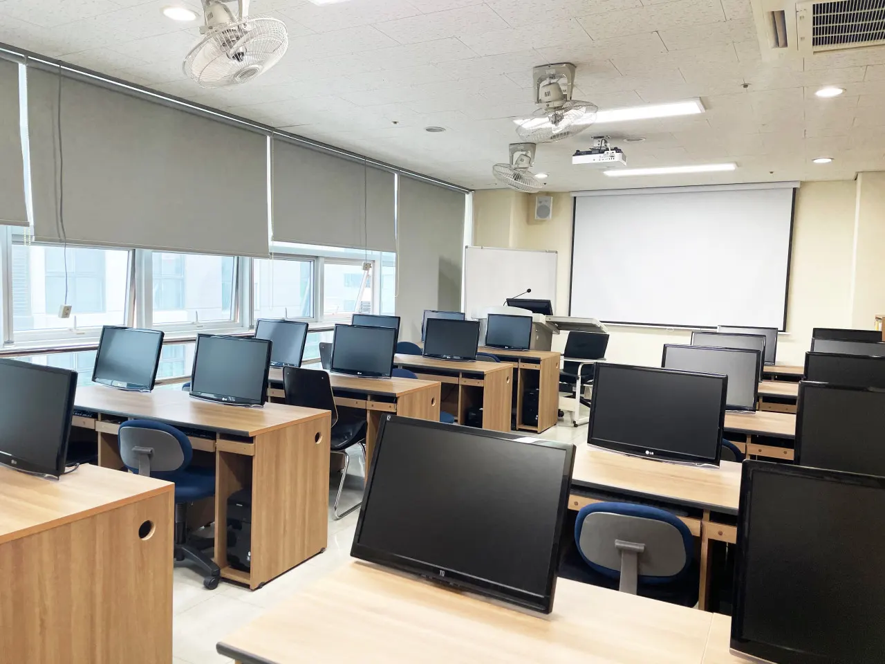 동성인재개발교육원 실습실