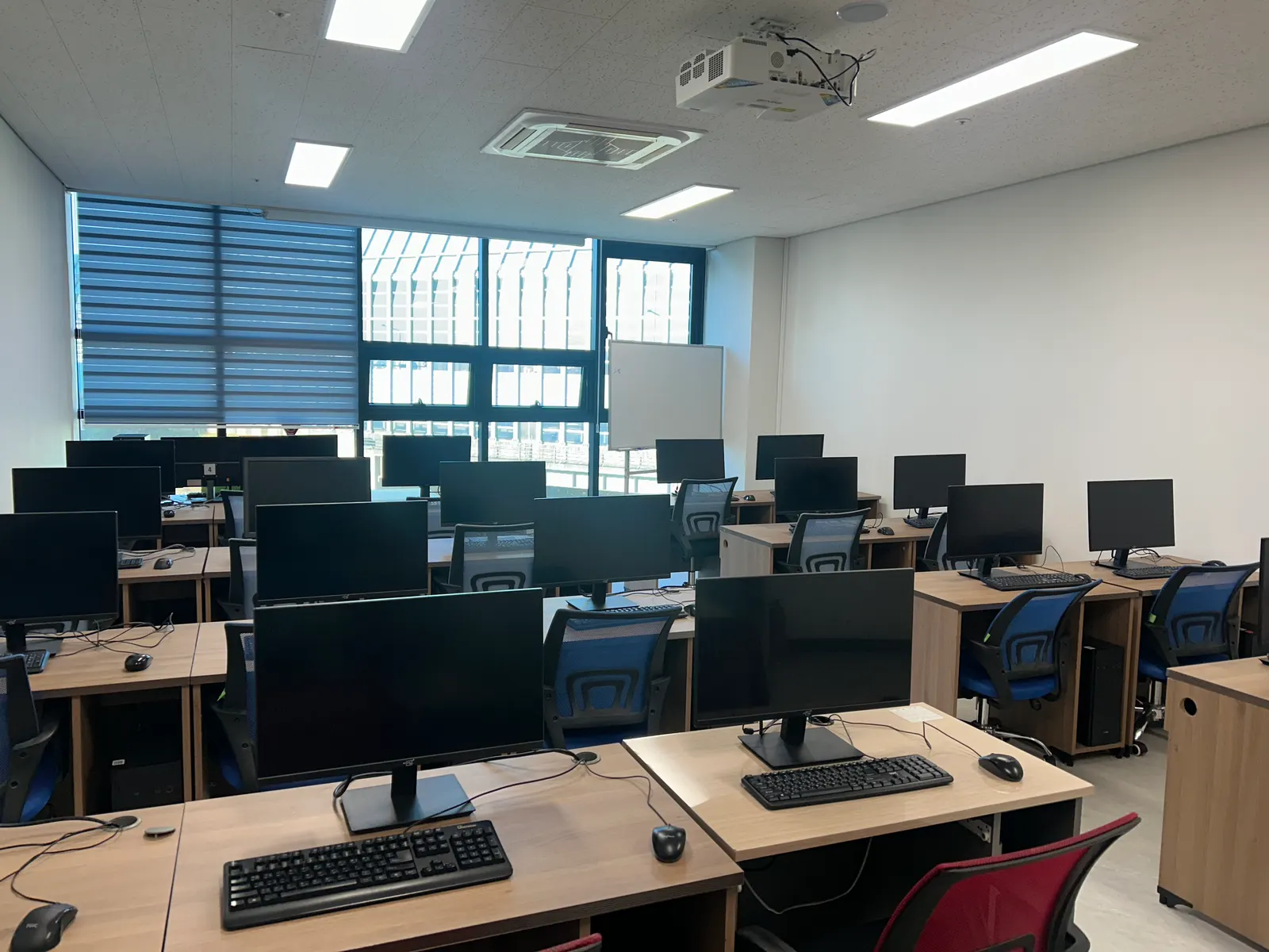 (주)글로벌아카데미(구.글로벌직업전문학교) 실습실