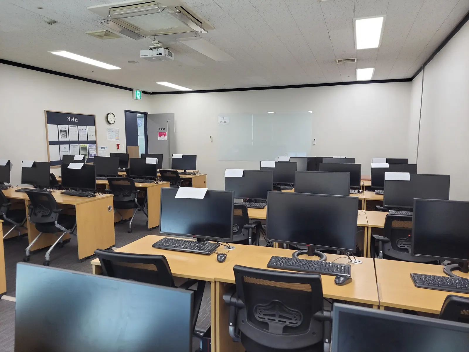 한국직업전문학교 강의실