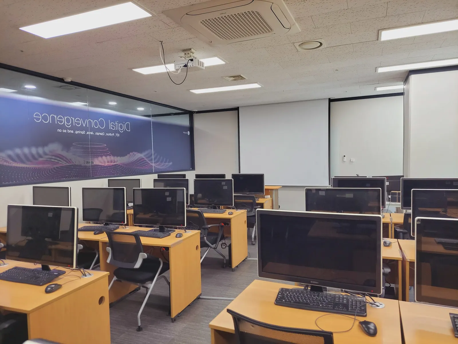 한국직업전문학교 강의실