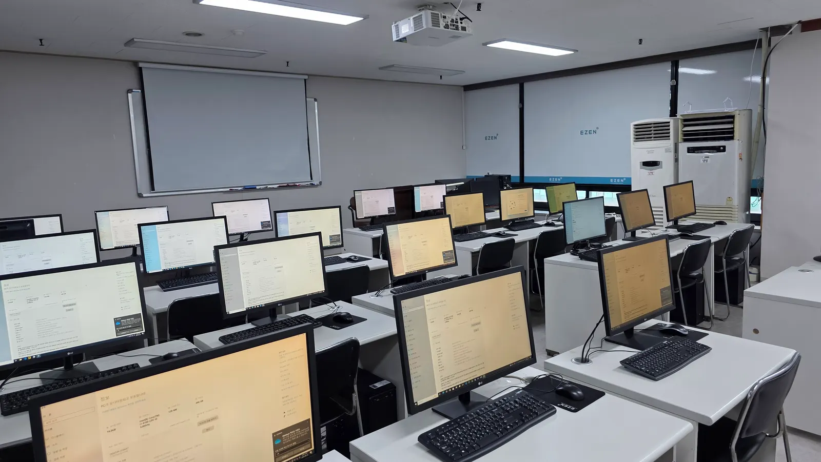(주)이젠컴퓨터아카데미안산 강의실