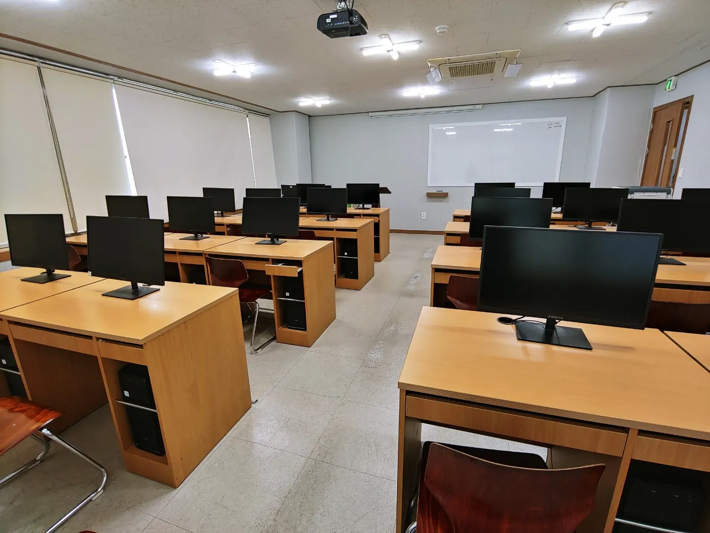 울산직업전문학교 실습실