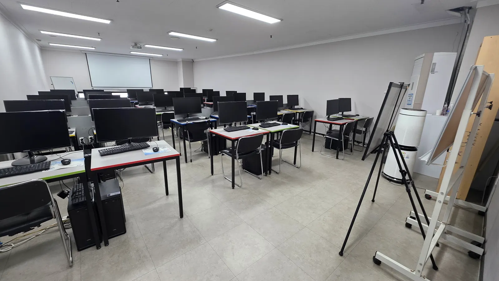 (주)이젠컴퓨터아카데미안산 강의실