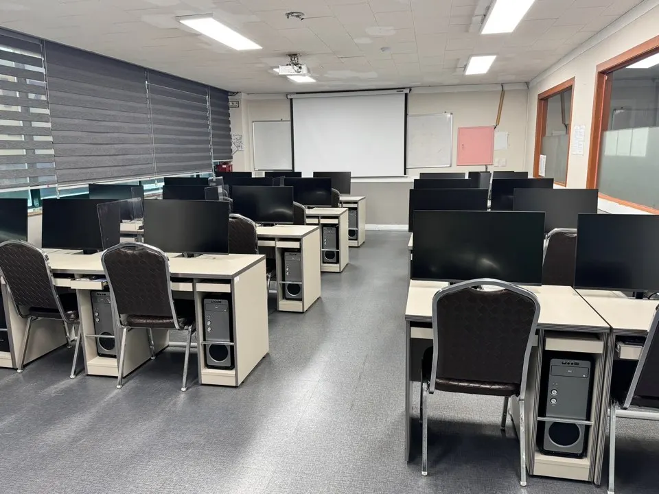나우직업전문학교 실습실