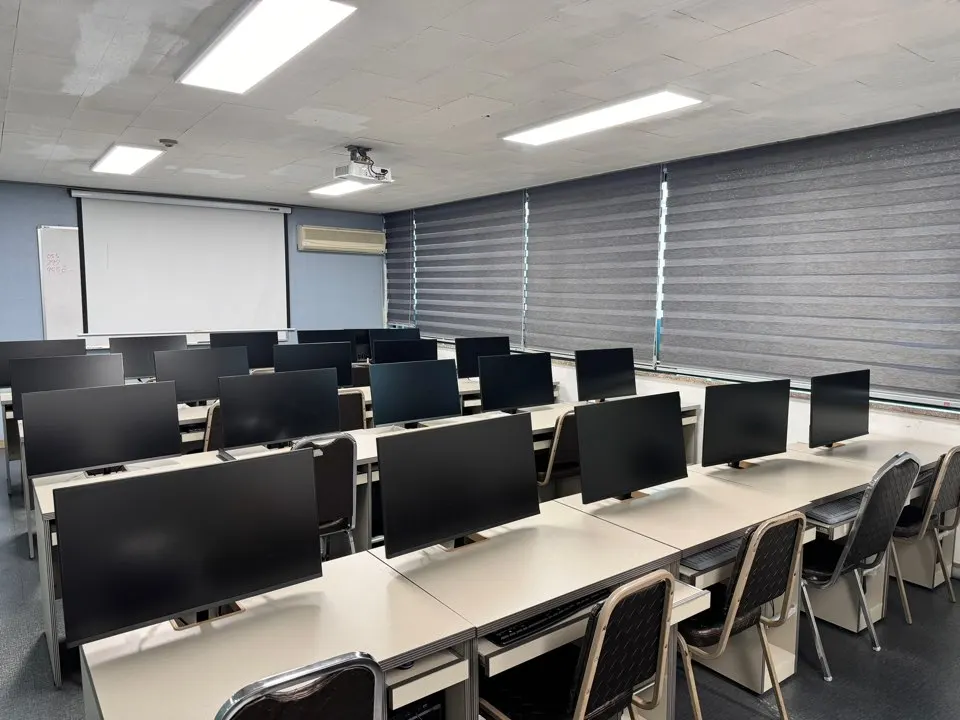나우직업전문학교 실습실