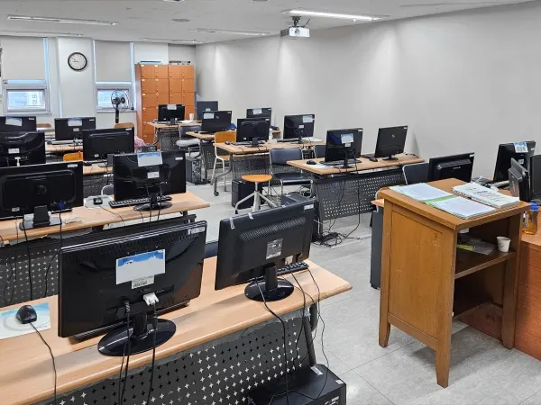 효성직업전문학교 실습실
