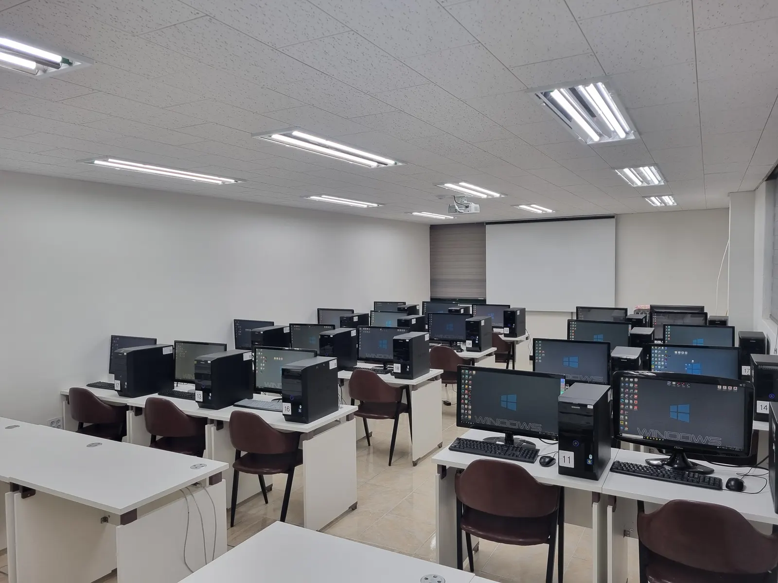 우리컴퓨터아카데미학원 실습실