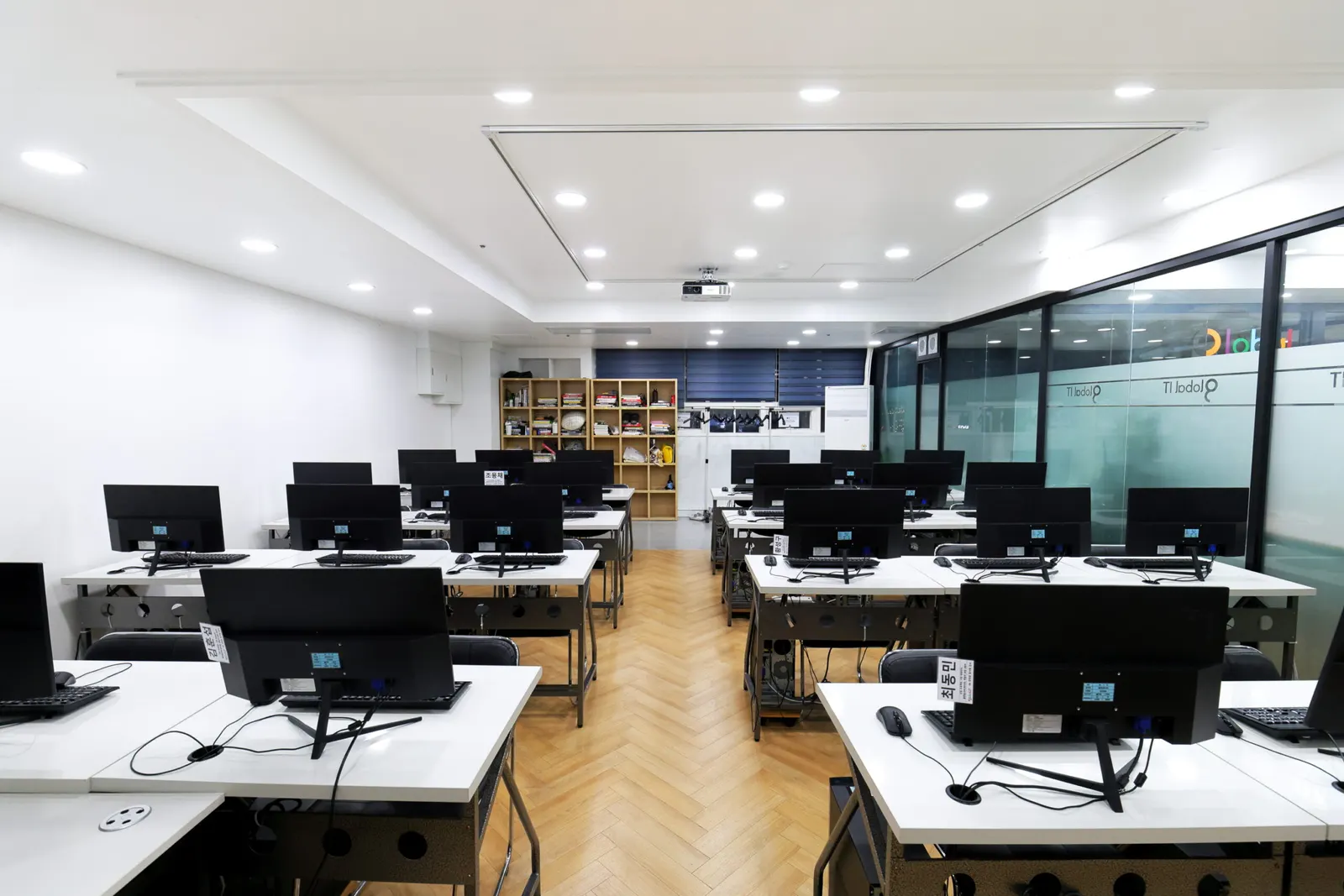 글로벌아이티(IT)인재개발학원 실습실