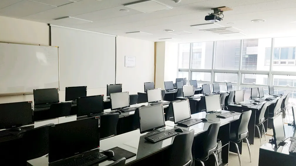 서울현대직업전문학교 실습실