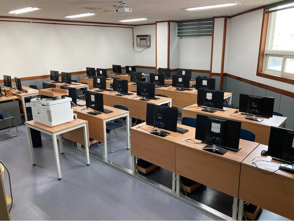 경북산업직업전문학교 강의실
