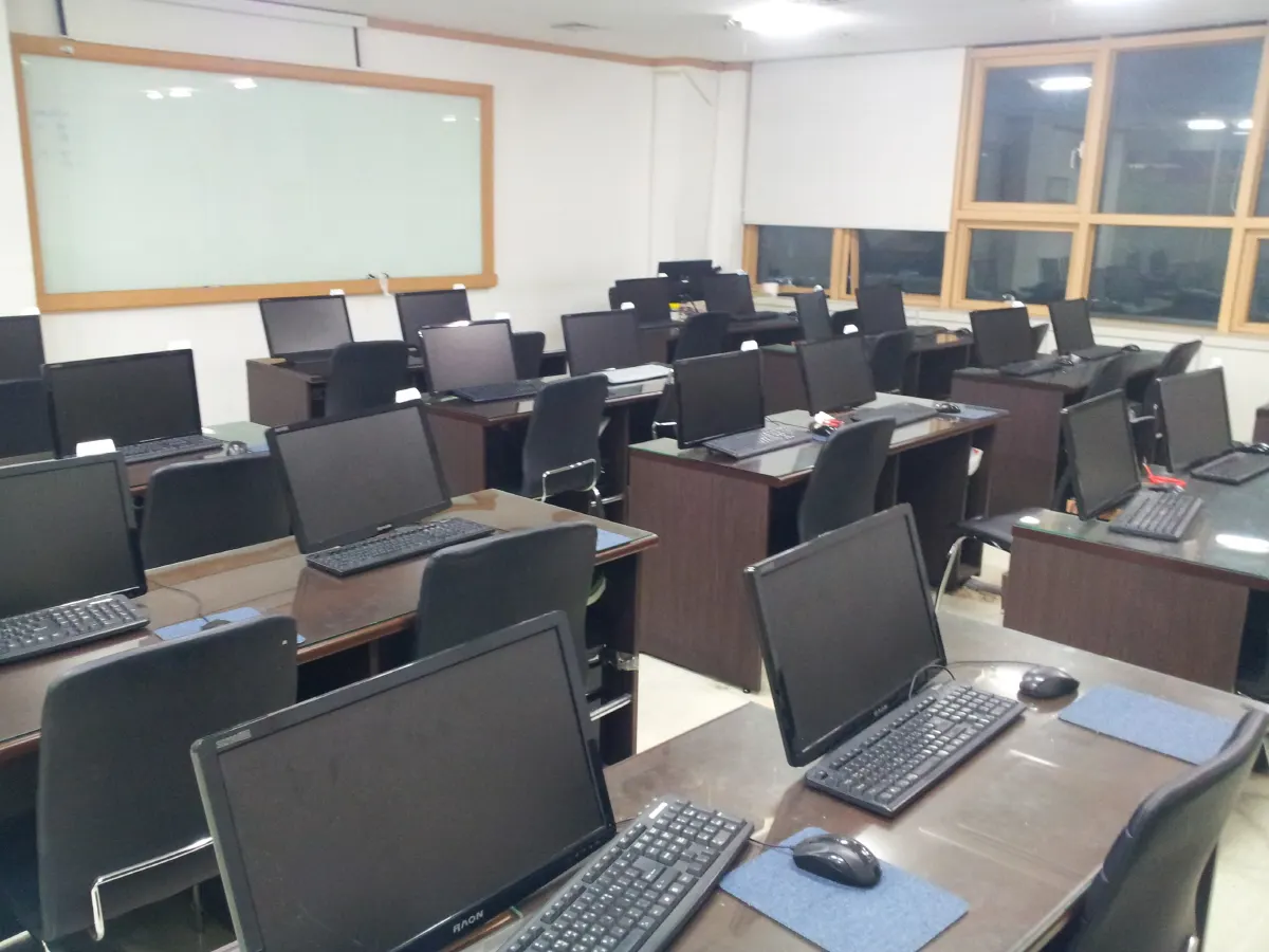 서울현대직업전문학교 실습실
