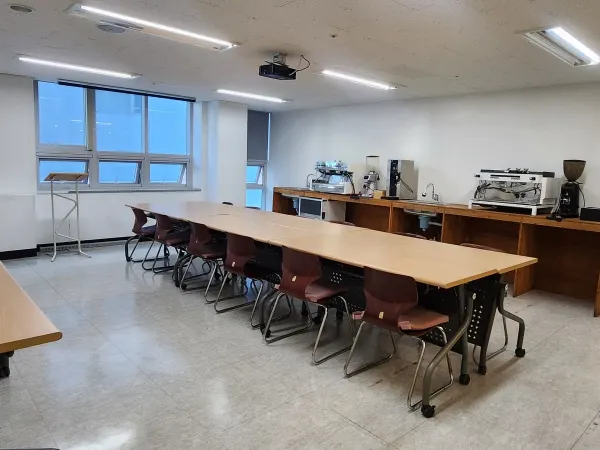 효성직업전문학교 실습실