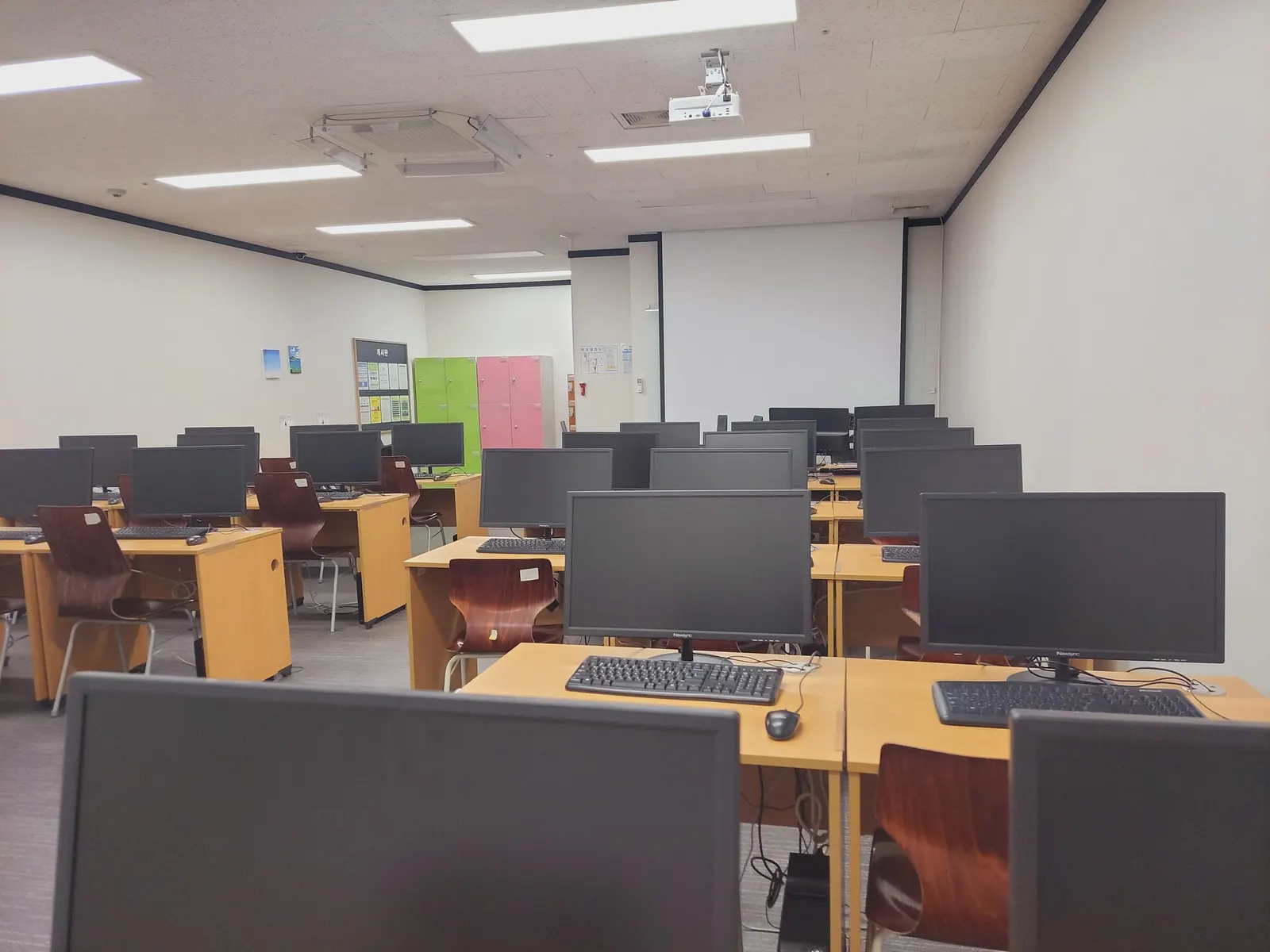 한국직업전문학교 강의실