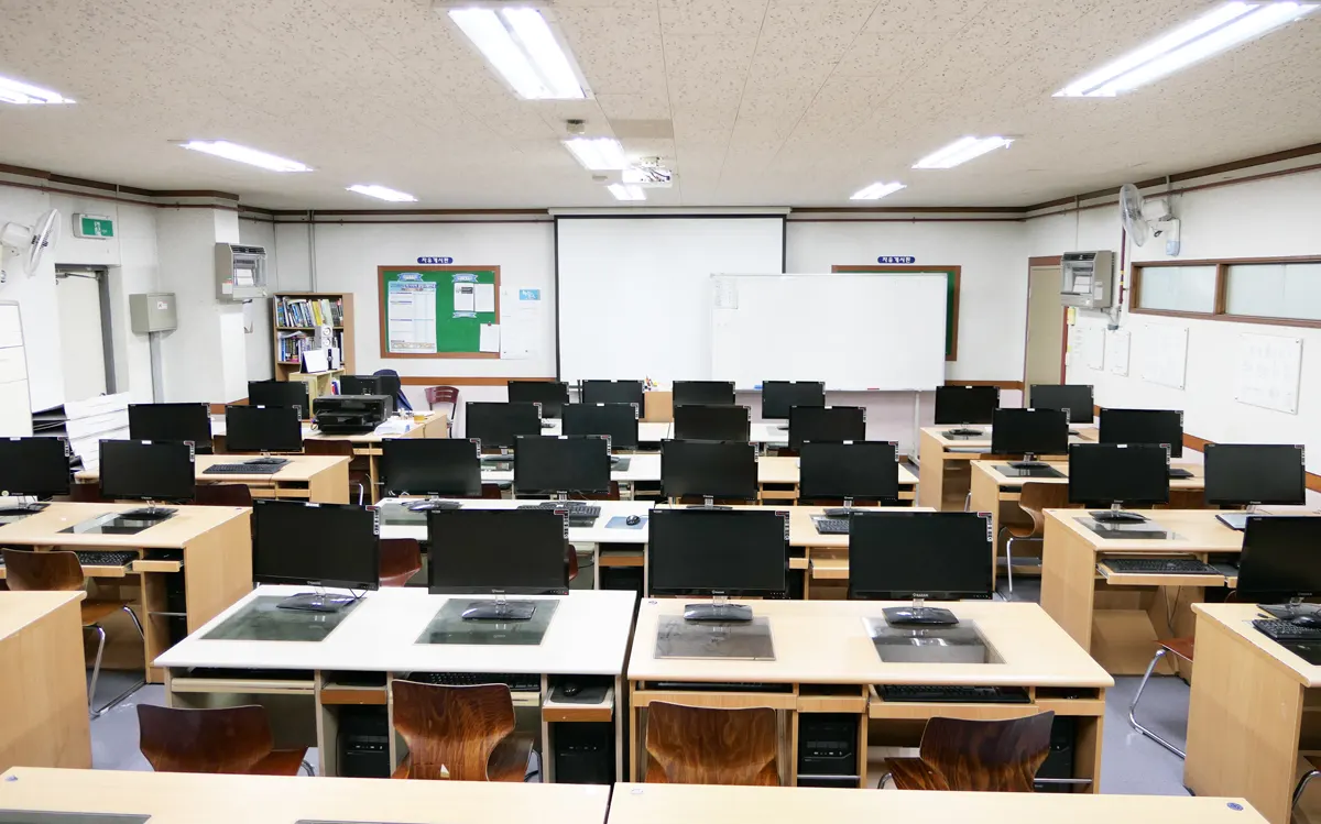 경북산업직업전문학교 실습실