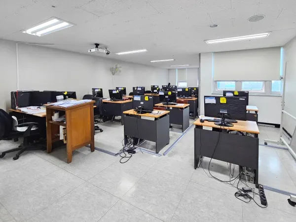 효성직업전문학교 실습실