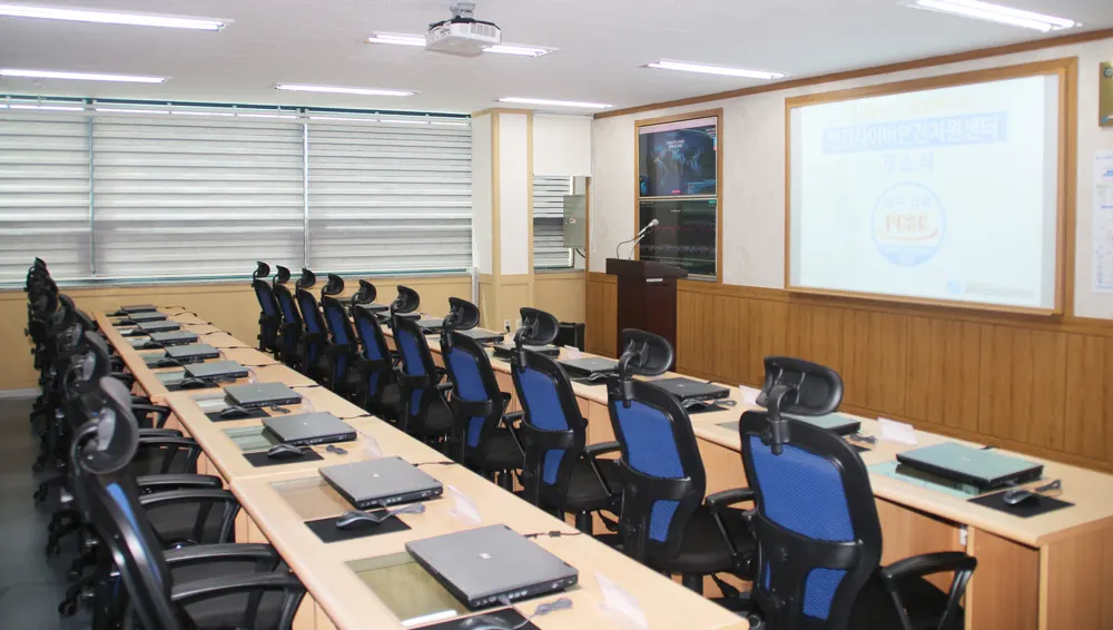 경북산업직업전문학교 실습실