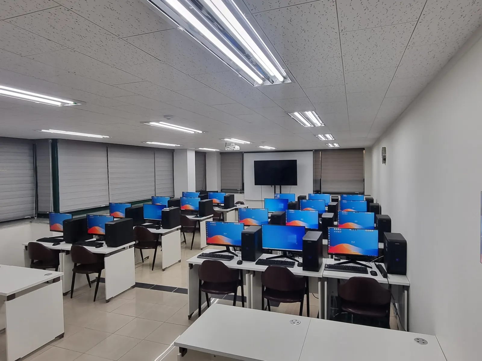 우리컴퓨터아카데미학원 실습실