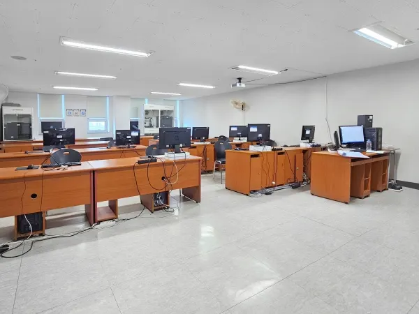 효성직업전문학교 실습실