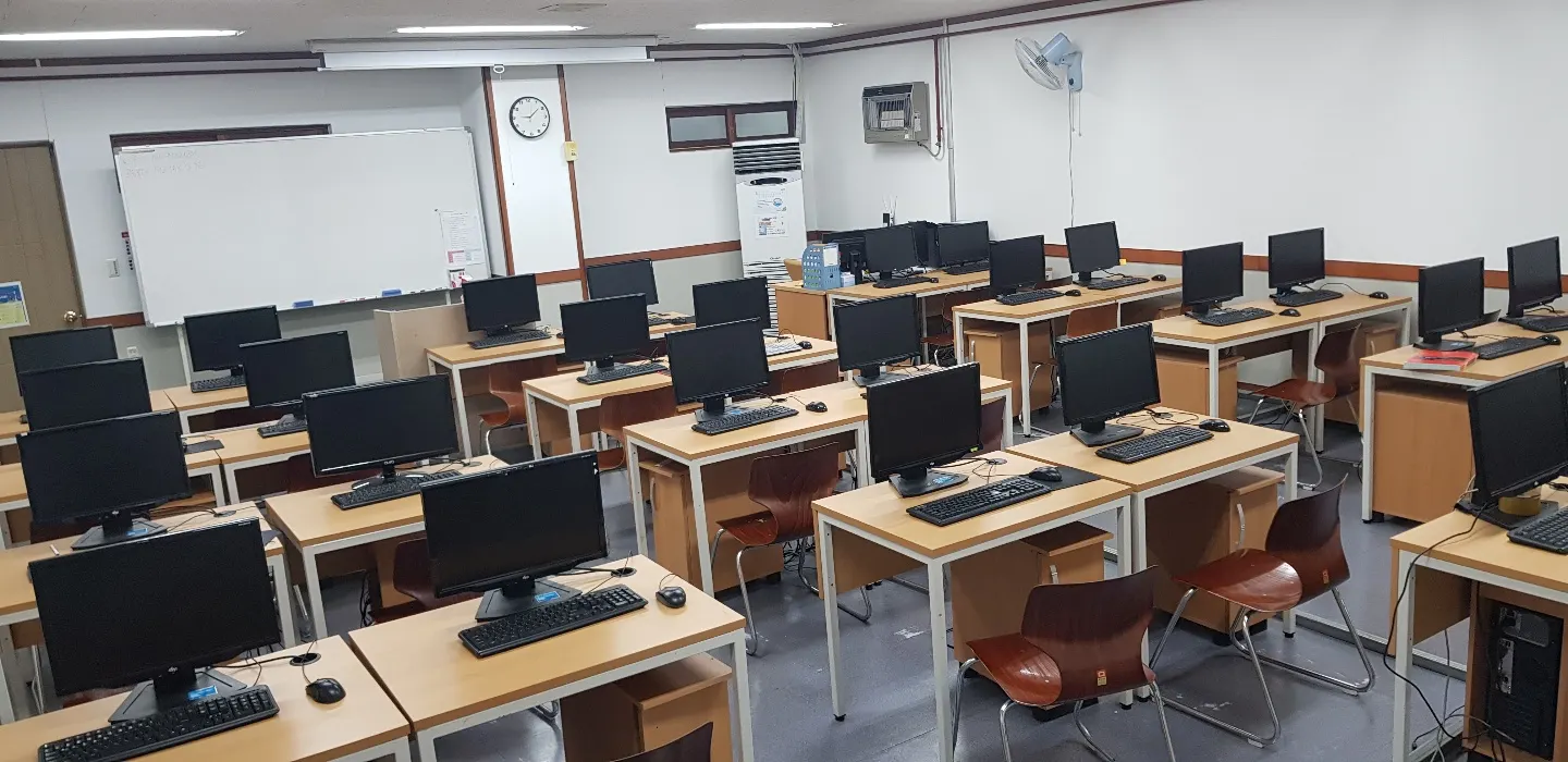 경북산업직업전문학교 실습실