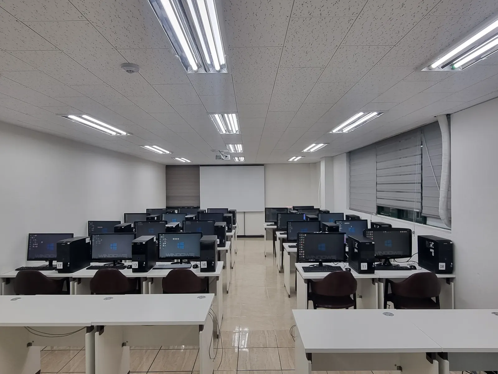 우리컴퓨터아카데미학원 실습실