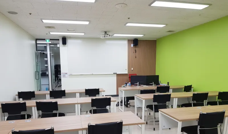 (주)나눔디지털디자인학원 강의실
